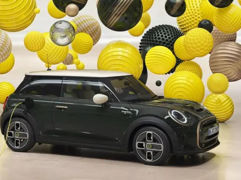 DER VOLLELEKTRISCHE MINI. JETZT AUCH IN DER RESOLUTE EDITION.