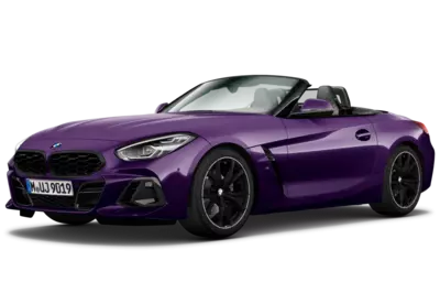 Ein freigestellter BMW Z4 sDrive20i in der Farbe Thundernight metallic.