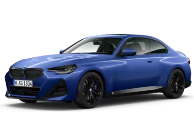 Ein freigestellter BMW 220i Coup&eacute; in der Farbe M Portimao blau metallic.