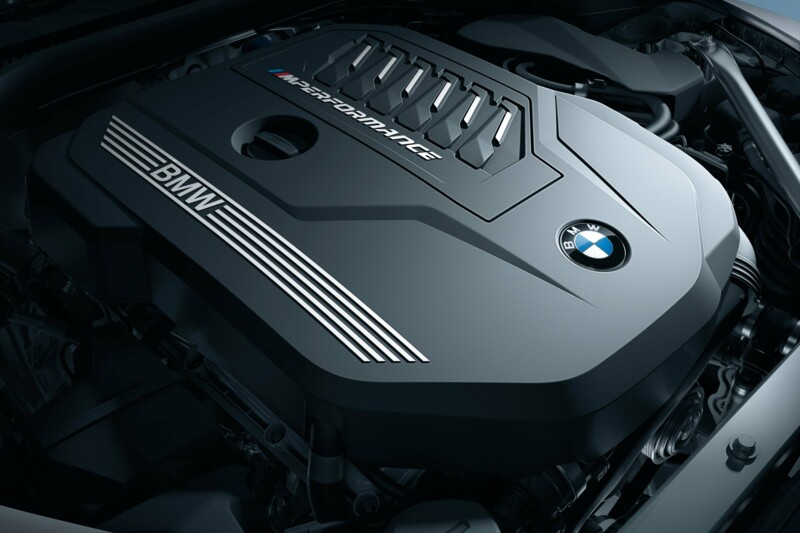 Der Motor eines BMW Z4 M40i mit M Performance.