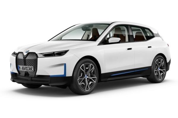 Ein freigestellter BMW iX in alpinweiß mit Alufelgen.