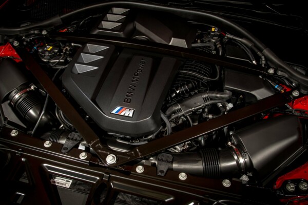 Der Motor eines BMW M2 Coupé mit BMW M Power.