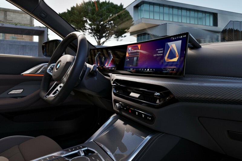 Das Cockpit eines BMW 430i Cabrio Multimediasystem mit Curved Display.