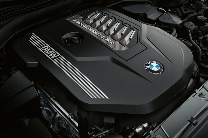 Der Motor eines BMW M240i xDrive M Performance.