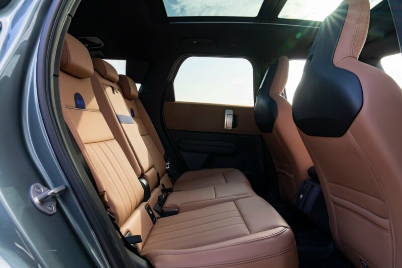 Die Fondsitze eines MINI Countryman Electric in der Farbe Vescin Vintage brown.