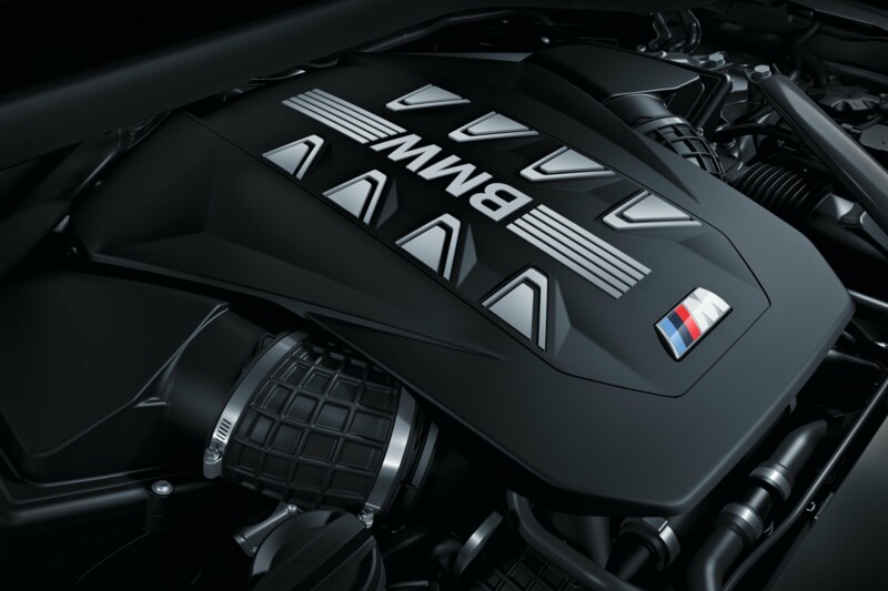 Der M TwinPower Turbo V8-Motor eines BMW X6 M Competition.