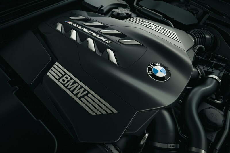 Der Motor eines BMW M850i Cabriolets mit M-Performance.