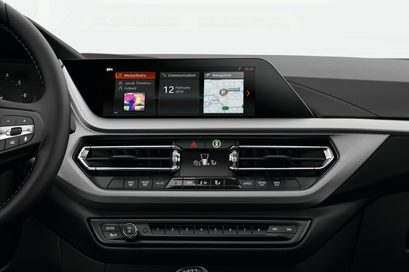 Das Multimedia System eines BMW 218i Gran Coupé.