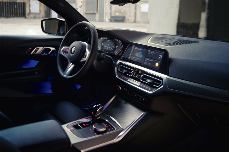 Das Cockpit des BMW M240i xDrive M Performance.